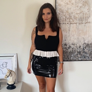 Praline, sexy black vinyl skirt - Patrice Catanzaro Official Website